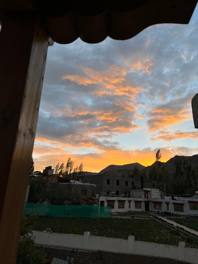 Hotel Chakzot Garden House Leh Exterior foto